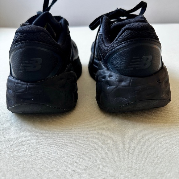 New Balance Women’s Black Leather Fresh Foam Sneakers, Size 8 Wide - Picture 6 of 11